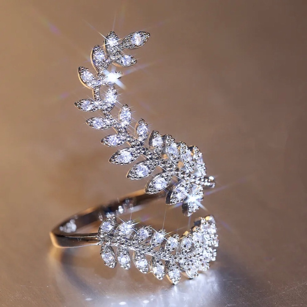 WHITE FLOWER PRINCESS CUT BRIDAL WEDDING RING